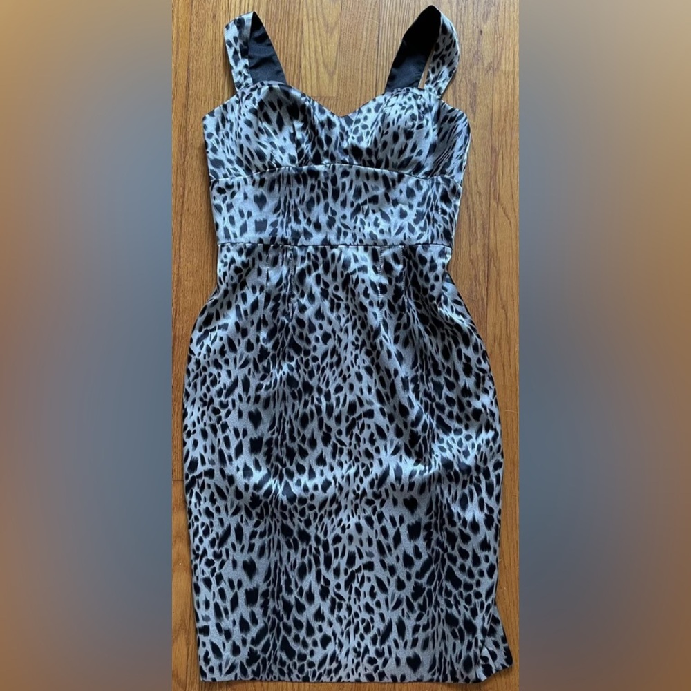 SINGLE gray grey black leopard Print sleeveless straight below knee dress 6 S